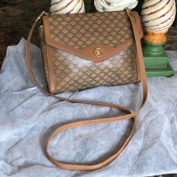 Celine Handbags - AUTH Celine Crossbody EXCLNT COND🌺🌺